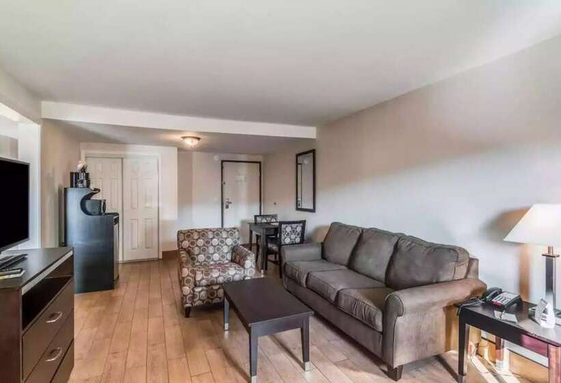 فندق Quality Inn & Suites Near Downtown Bakersfield