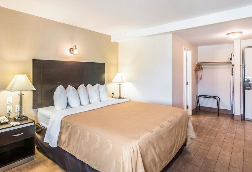 فندق Quality Inn & Suites Near Downtown Bakersfield