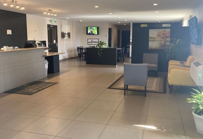 فندق Quality Inn & Suites Near Downtown Bakersfield