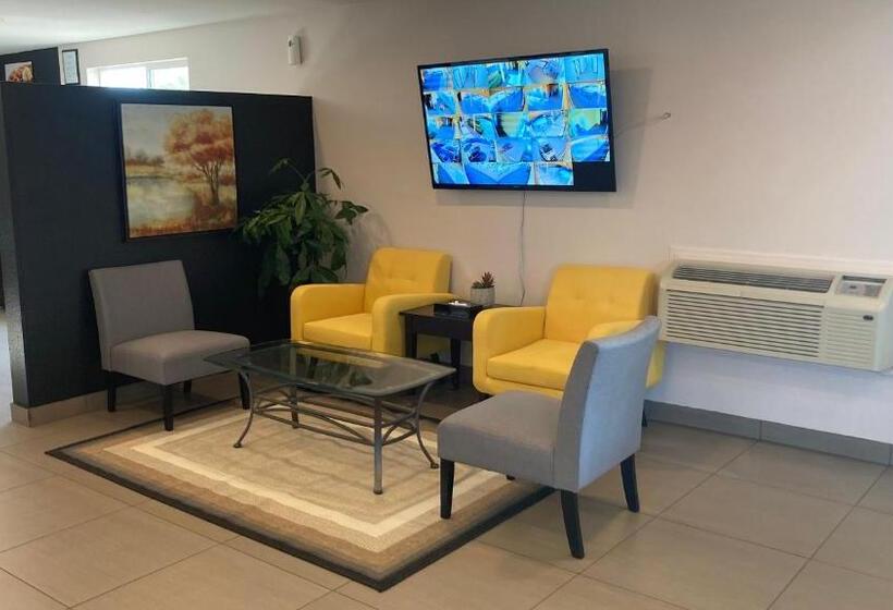 فندق Quality Inn & Suites Near Downtown Bakersfield