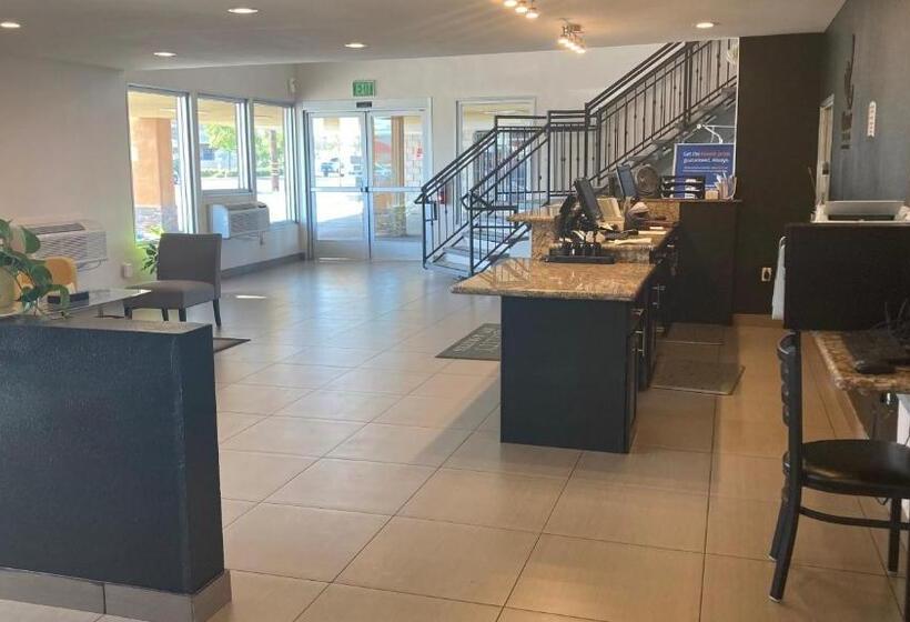 فندق Quality Inn & Suites Near Downtown Bakersfield