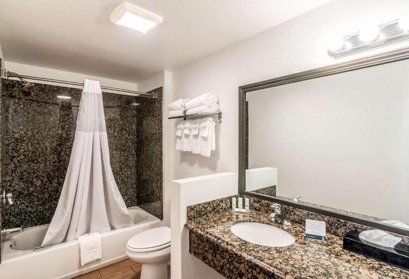 فندق Quality Inn & Suites Near Downtown Bakersfield
