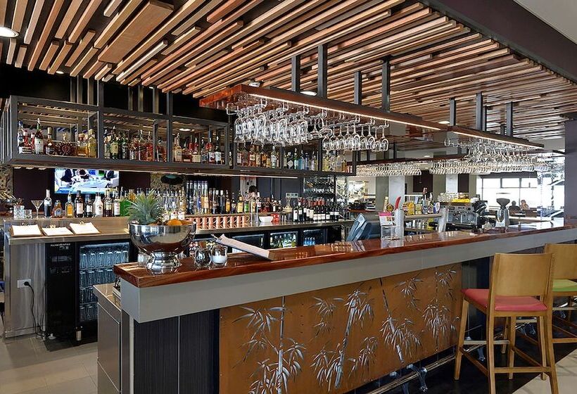 בית מלון כפרי Rydges Palmerston  Darwin
