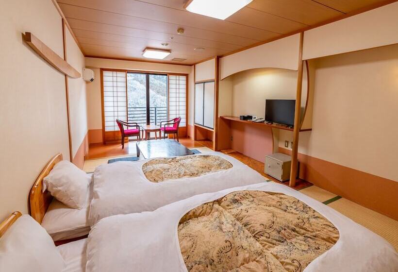 فندق Shiobara Onsen Yashio Lodge