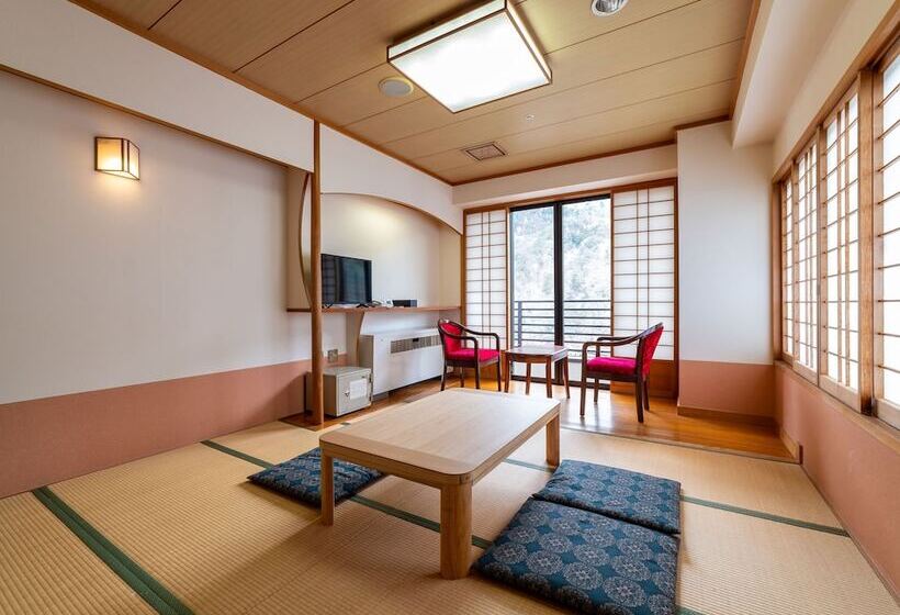 فندق Shiobara Onsen Yashio Lodge
