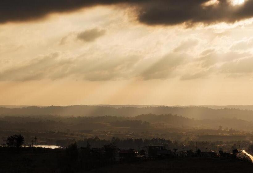 בית מלון כפרי Sirinati Khao Kho
