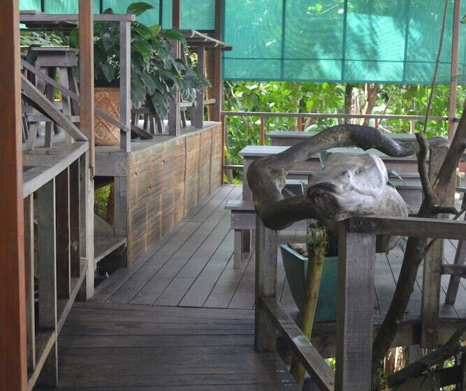 فندق The Lookout Inn Lodge