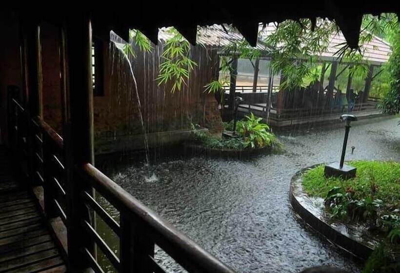 Отель Vythiri Resort