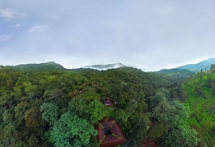 Отель Vythiri Resort