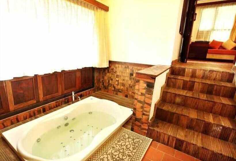 Отель Vythiri Resort