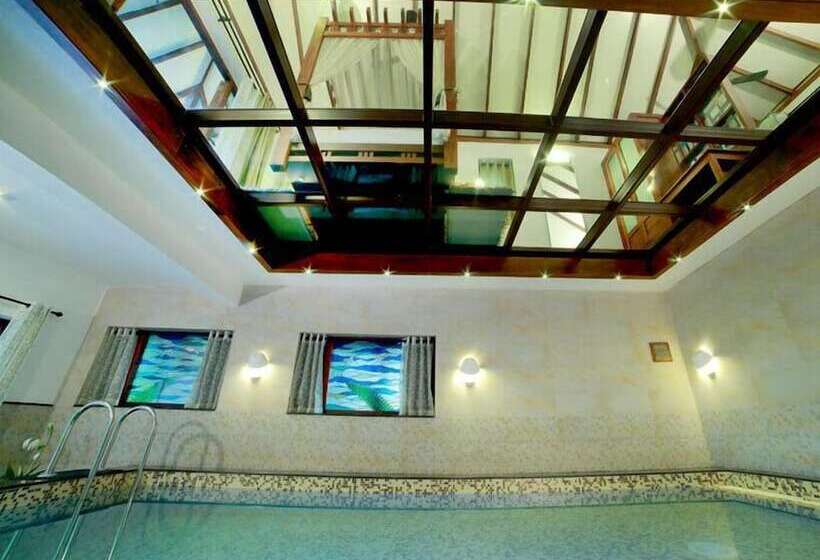 Отель Vythiri Resort