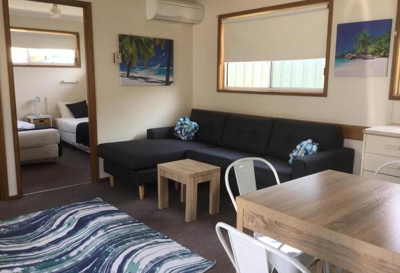 Lakes Jakaranda Holiday Units