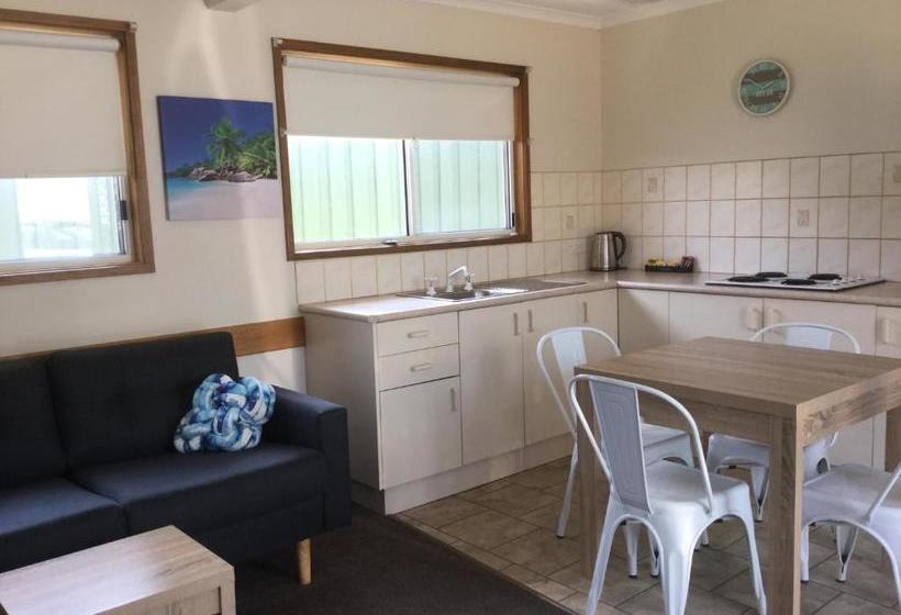 Lakes Jakaranda Holiday Units