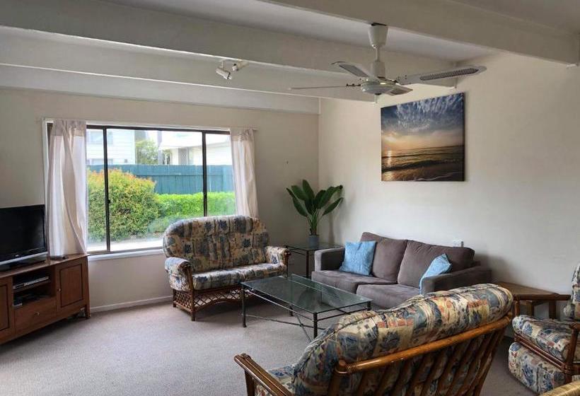 Lakes Jakaranda Holiday Units