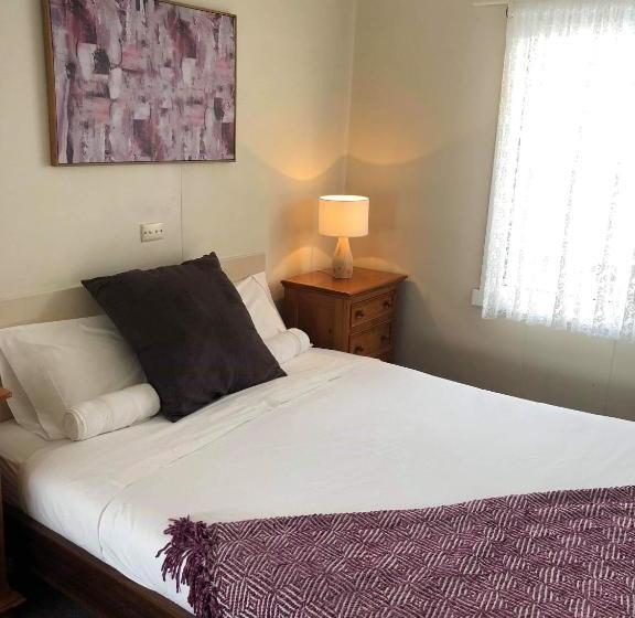 Lakes Jakaranda Holiday Units