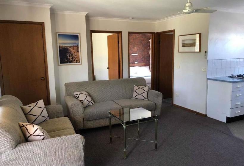 Lakes Jakaranda Holiday Units