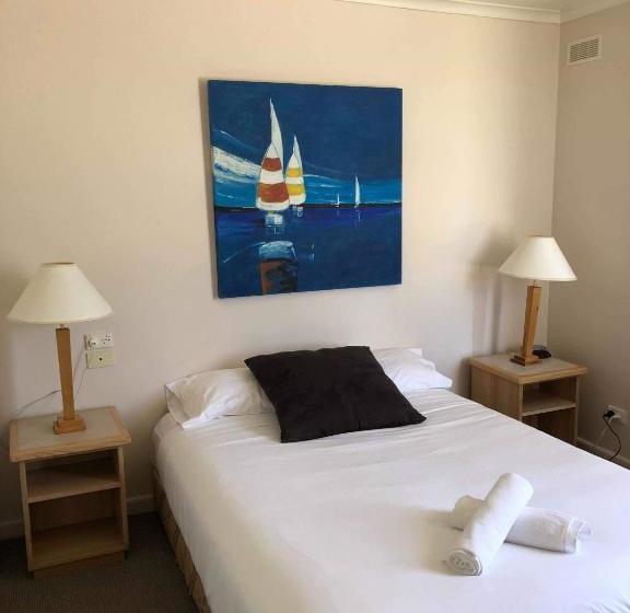 Lakes Jakaranda Holiday Units