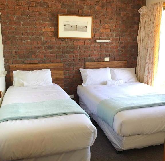 Lakes Jakaranda Holiday Units