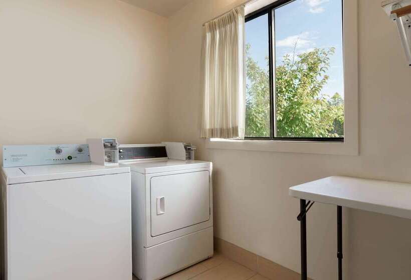 فندق على الطريق Days Inn By Wyndham Tamworth