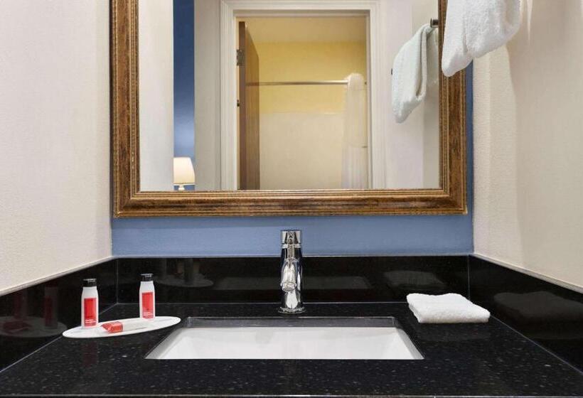 فندق على الطريق Days Inn By Wyndham Tamworth