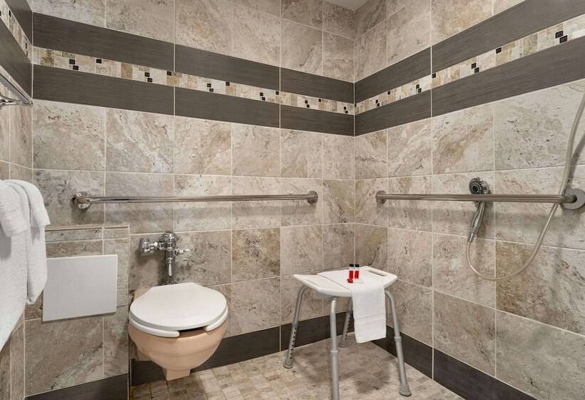 فندق على الطريق Days Inn By Wyndham Tamworth