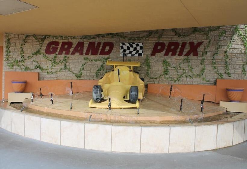 Grand Prix Motel Beach Front