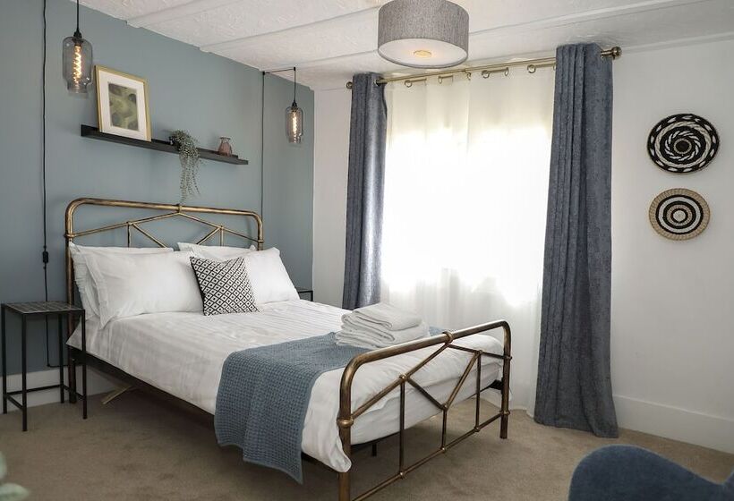 פנסיון Woodleys Farmhouse