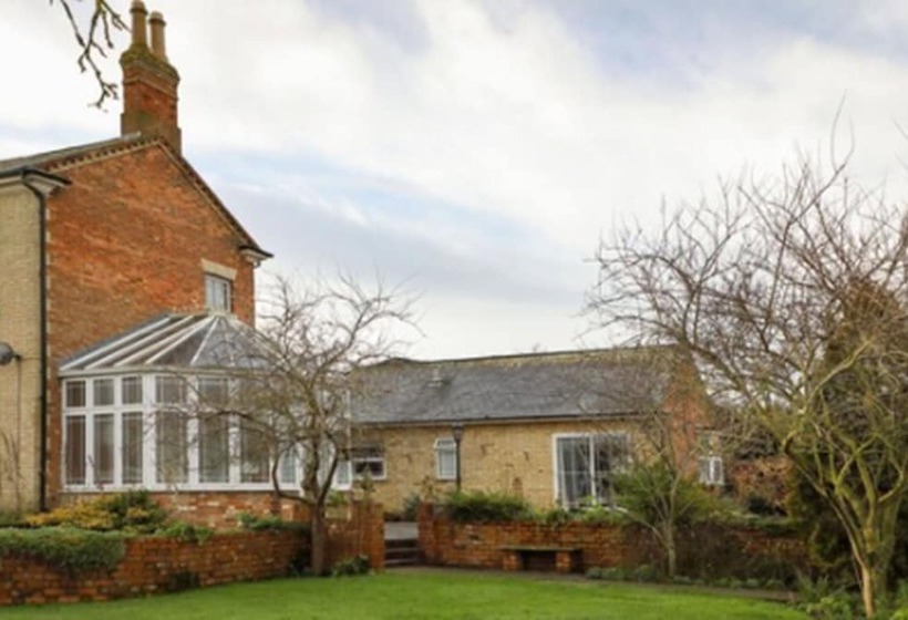 פנסיון Woodleys Farmhouse