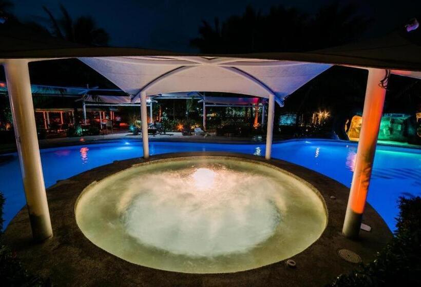 استراحتگاه Moonbay Marina The Villas