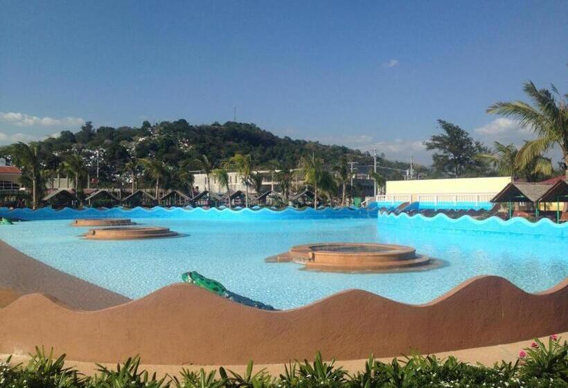 استراحتگاه Moonbay Marina The Villas