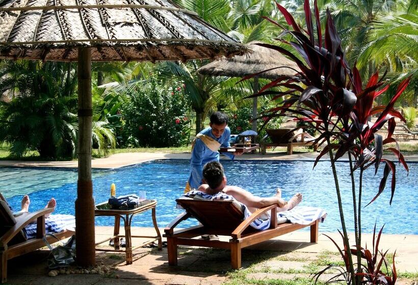 リゾートホテル Neeleshwar Hermitage