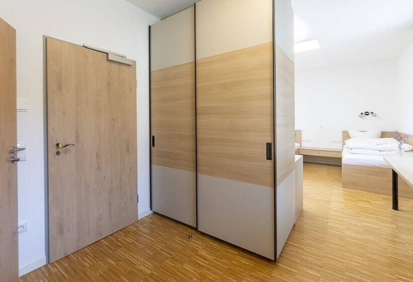 호스텔 Henrys Sleeping Am Augsburger Eiskanal