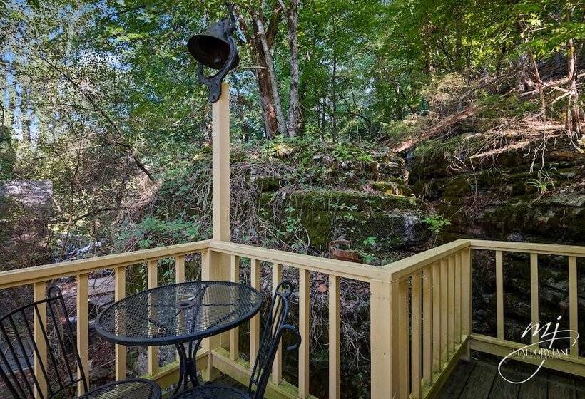 The 1883 Peabody House Bed & Breakfast