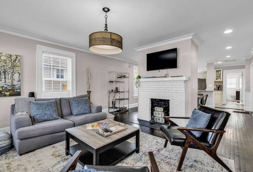 Bright And Modern Close To Everything