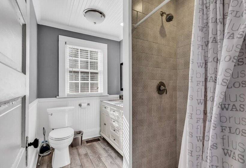 Bright And Modern Close To Everything