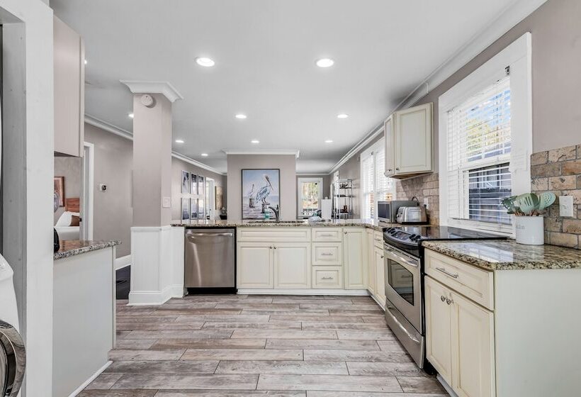 Bright And Modern Close To Everything