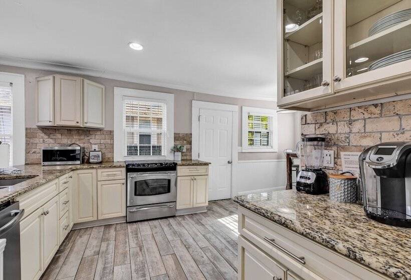 Bright And Modern Close To Everything