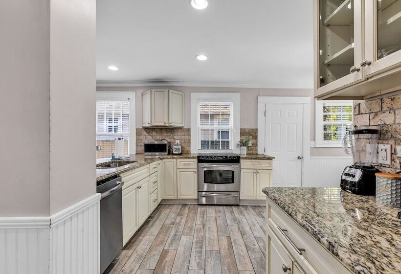 Bright And Modern Close To Everything