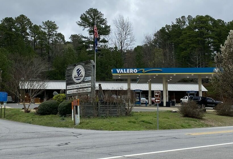 Budget Friendly Queen Studio With Full Kitchen, Two Queen Beds And Sleeper Sofa By Redawning