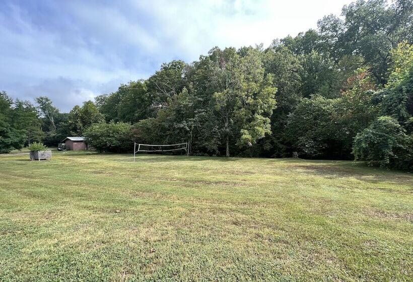 Budget Friendly Queen Studio With Full Kitchen, Two Queen Beds And Sleeper Sofa By Redawning