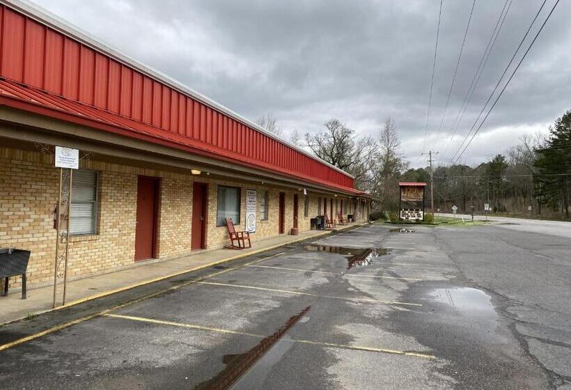 Budget Friendly Queen Studio With Full Kitchen, Two Queen Beds And Sleeper Sofa By Redawning