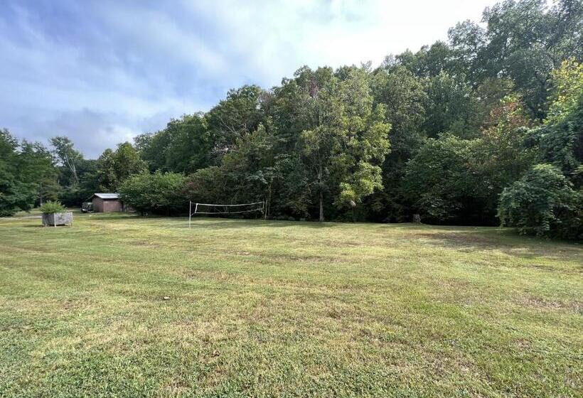 Budget Friendly Queen Studio With Full Kitchen, Two Queen Beds And Sleeper Sofa By Redawning