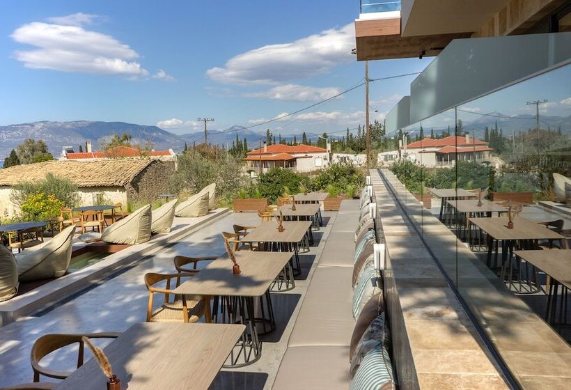 בית מלון כפרי Acro Upscale Residences