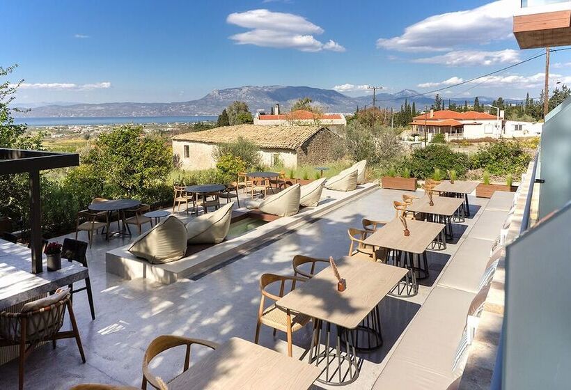 בית מלון כפרי Acro Upscale Residences