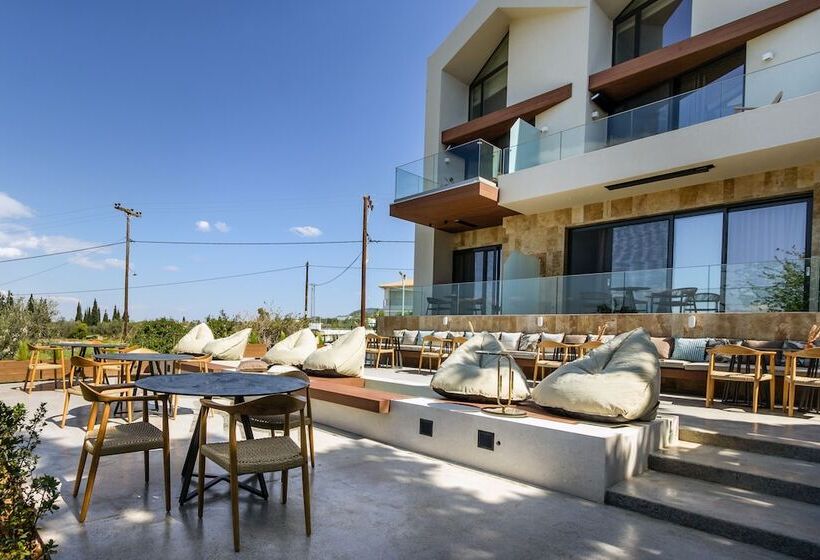 בית מלון כפרי Acro Upscale Residences