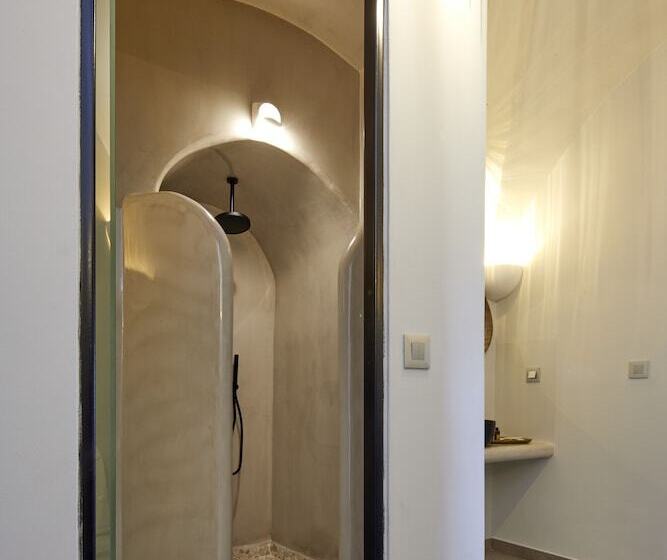 هتل Aecon Suites