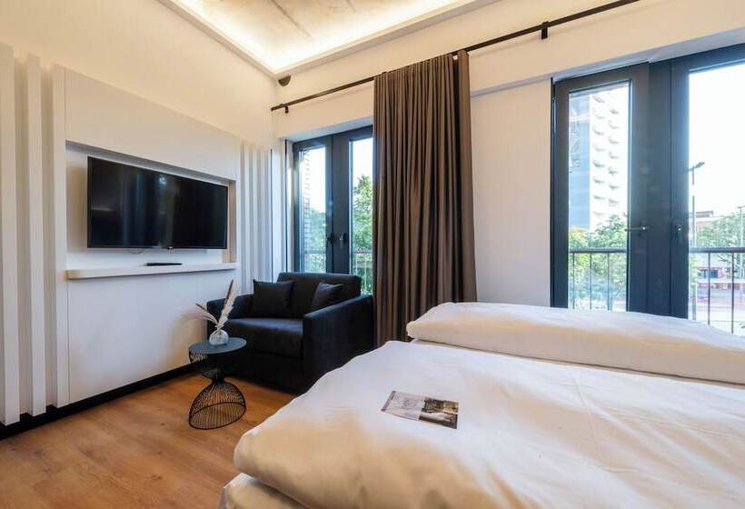 هتل Am Beatles Platz