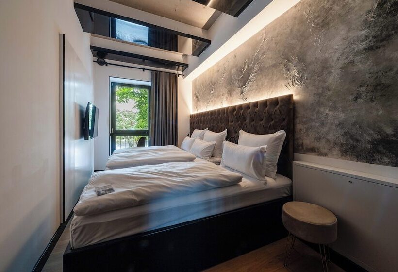 هتل Am Beatles Platz