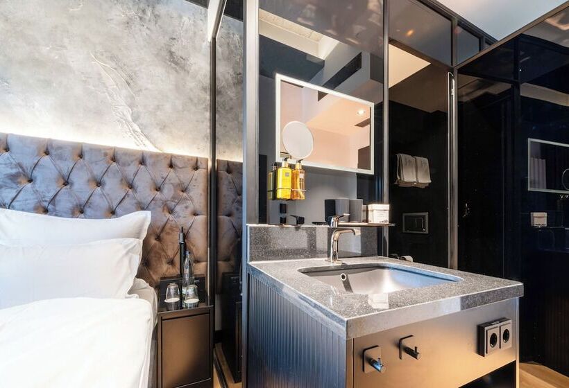 هتل Am Beatles Platz