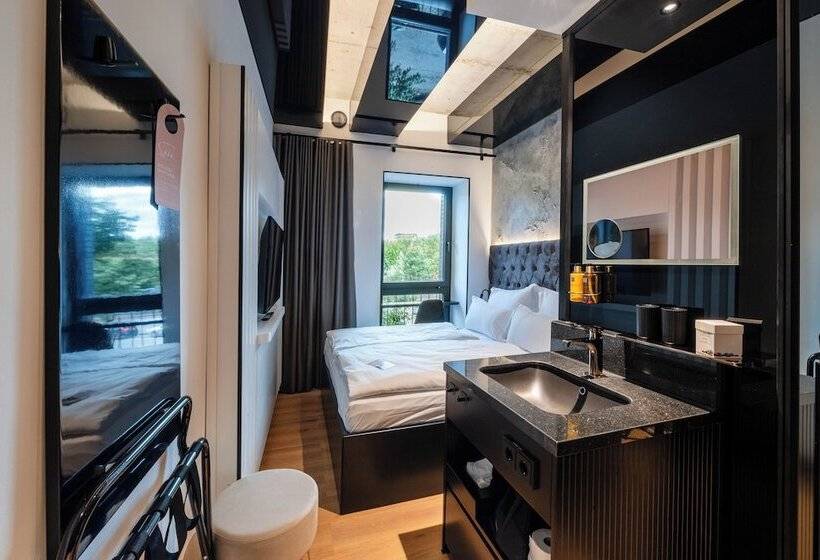 هتل Am Beatles Platz